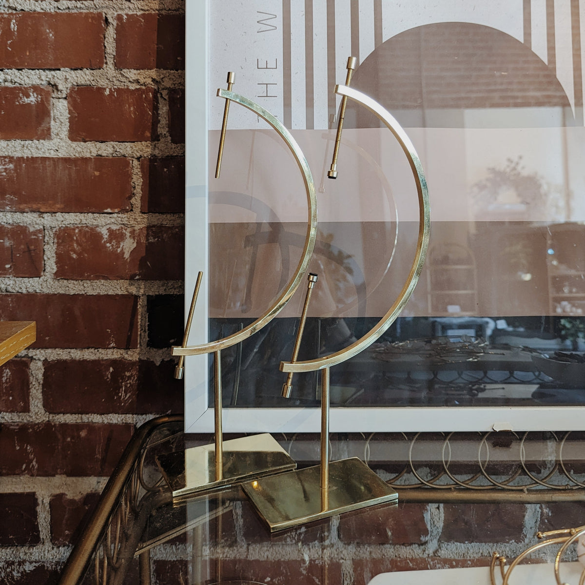 Caliper Stand Wild Alabaster