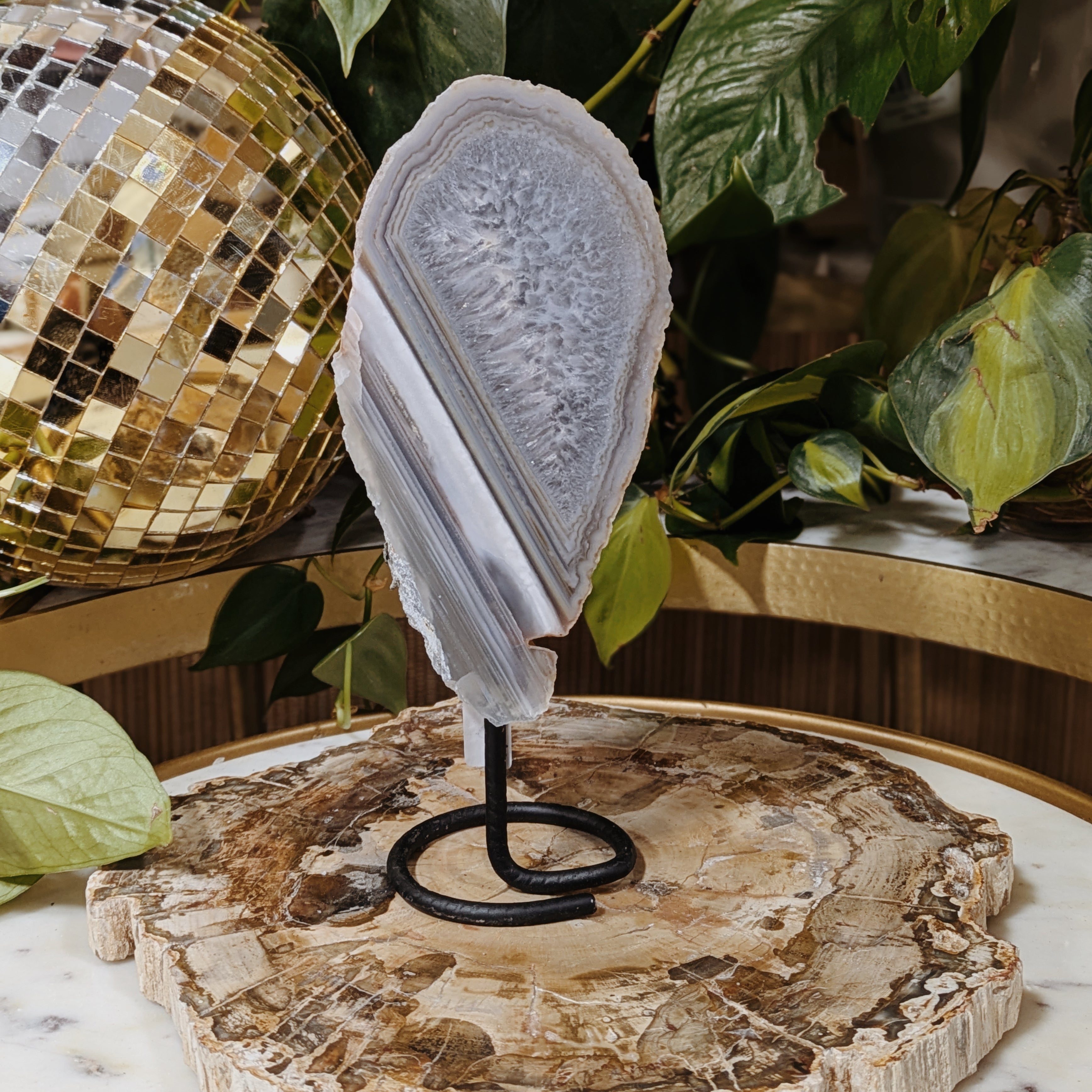 Agate On Stand Wild Alabaster