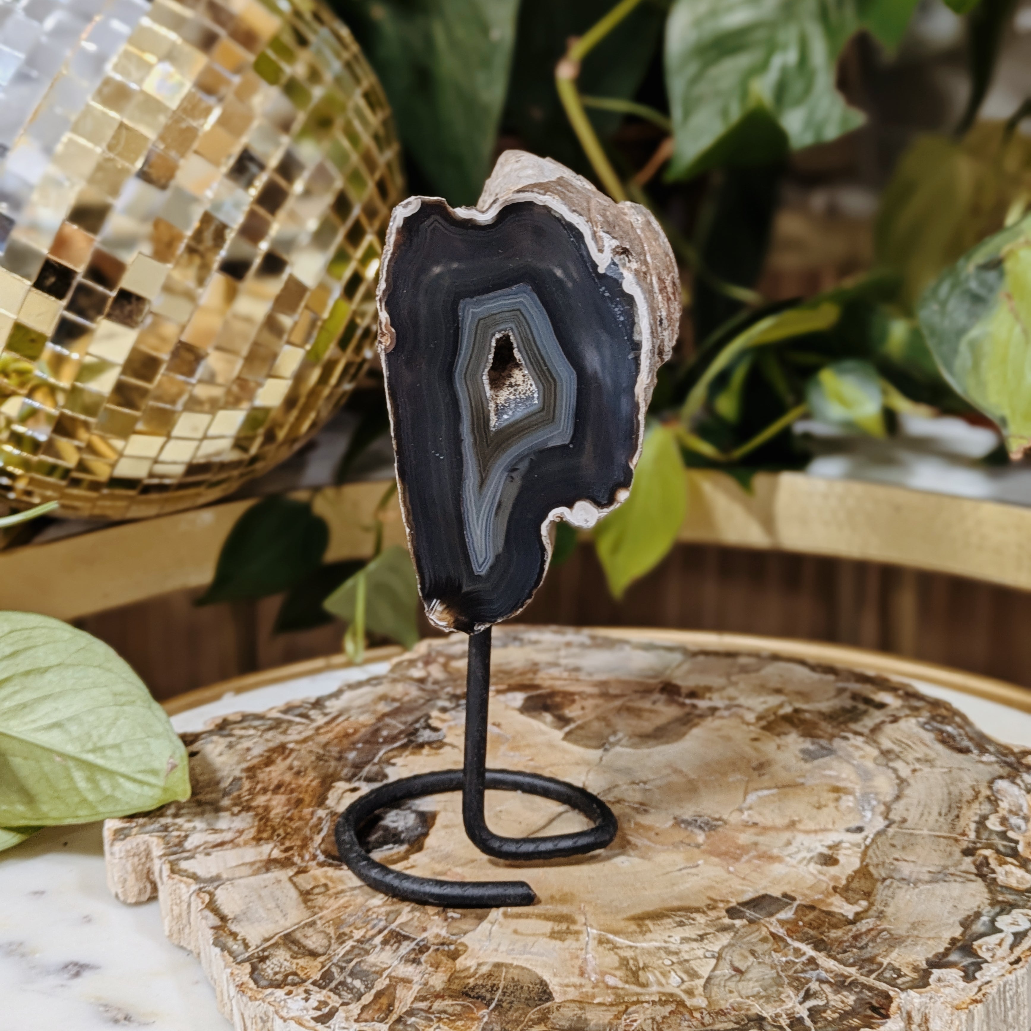 Agate On Stand Wild Alabaster