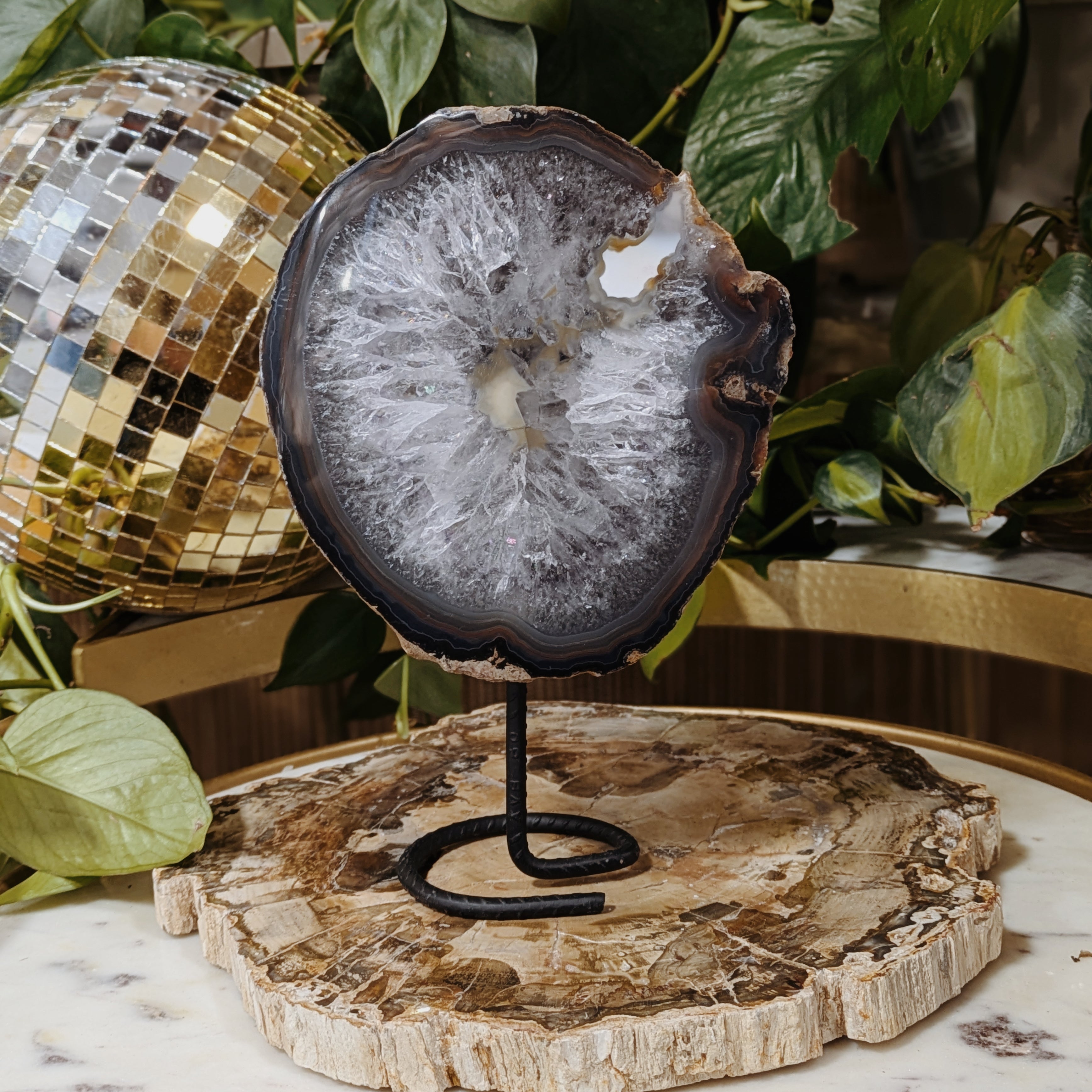 Agate On Stand Wild Alabaster