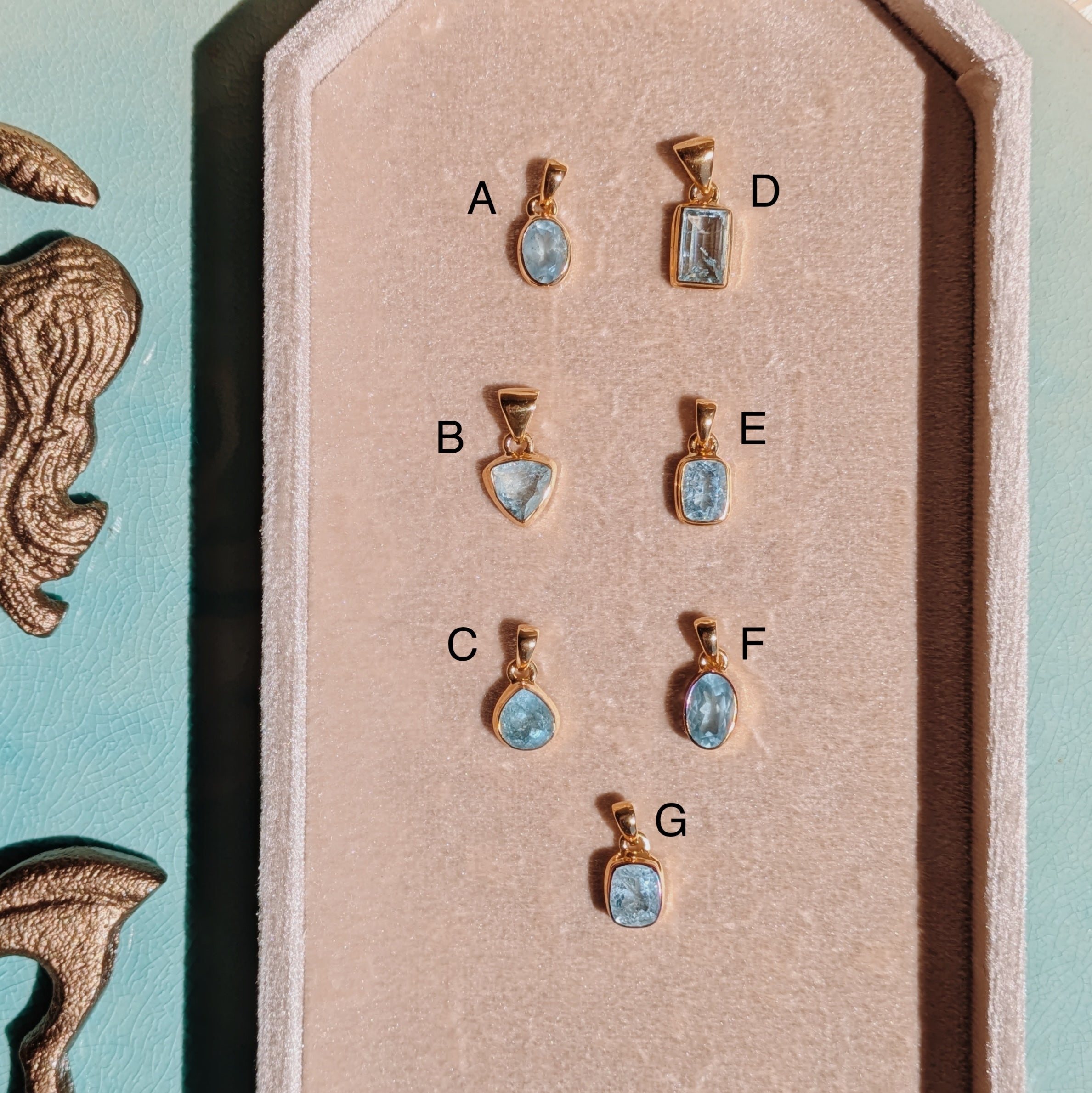 Faceted Thick Bezel Aquamarine Pendant | Gold