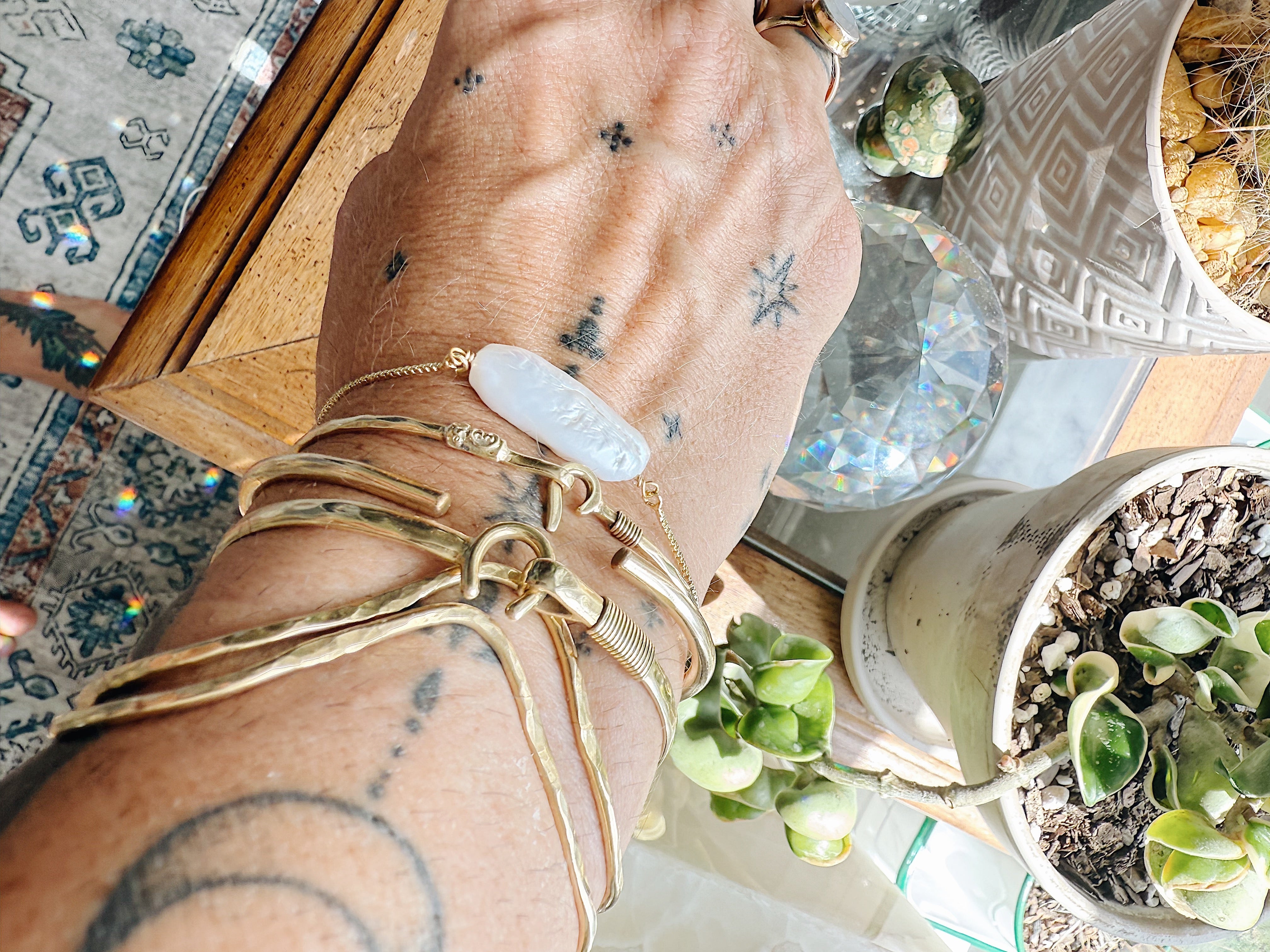 The Kenny Bracelet – Freshwater Pearl + White Topaz