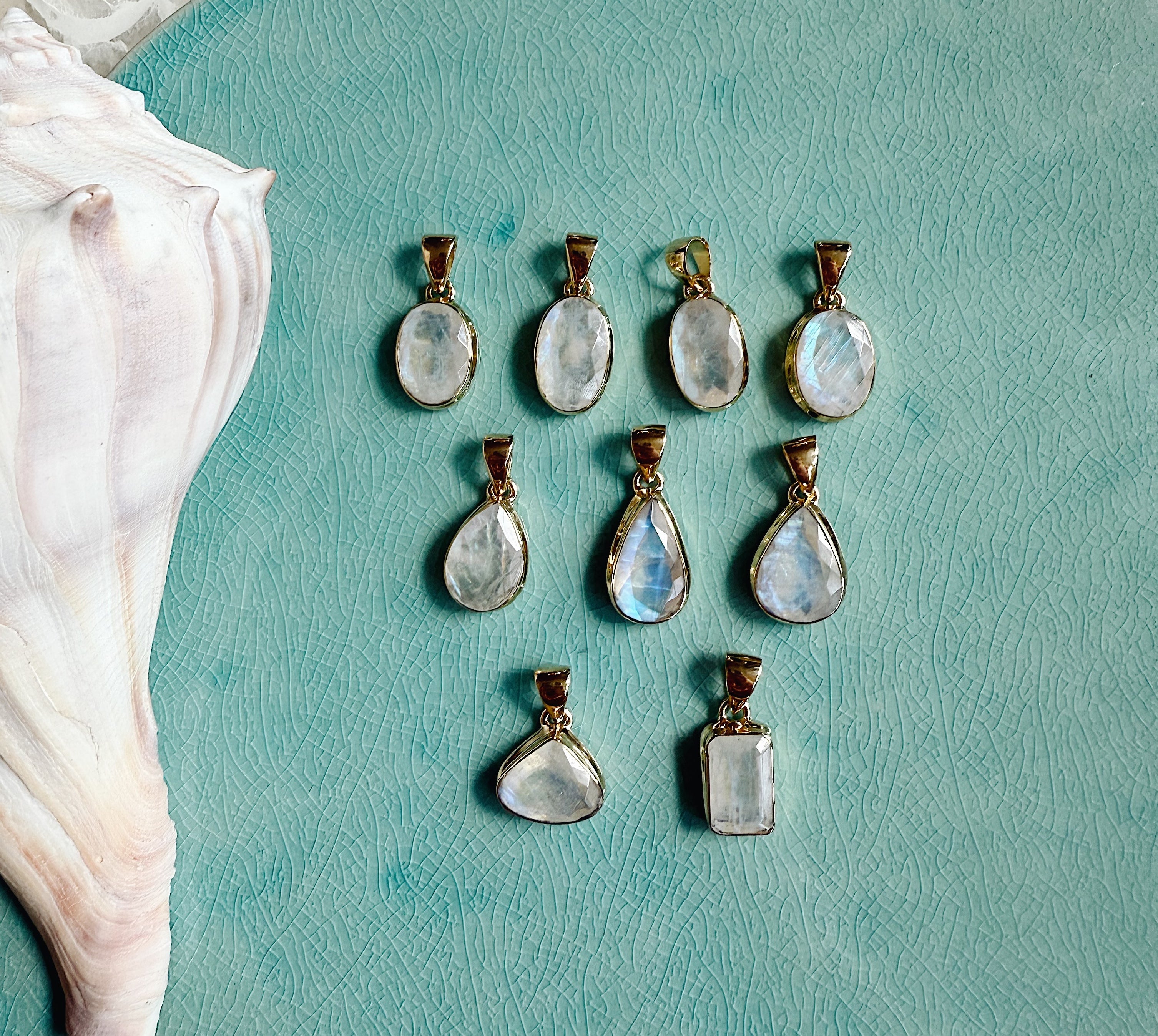 Faceted Thick Bezel Moonstone Pendant | Gold