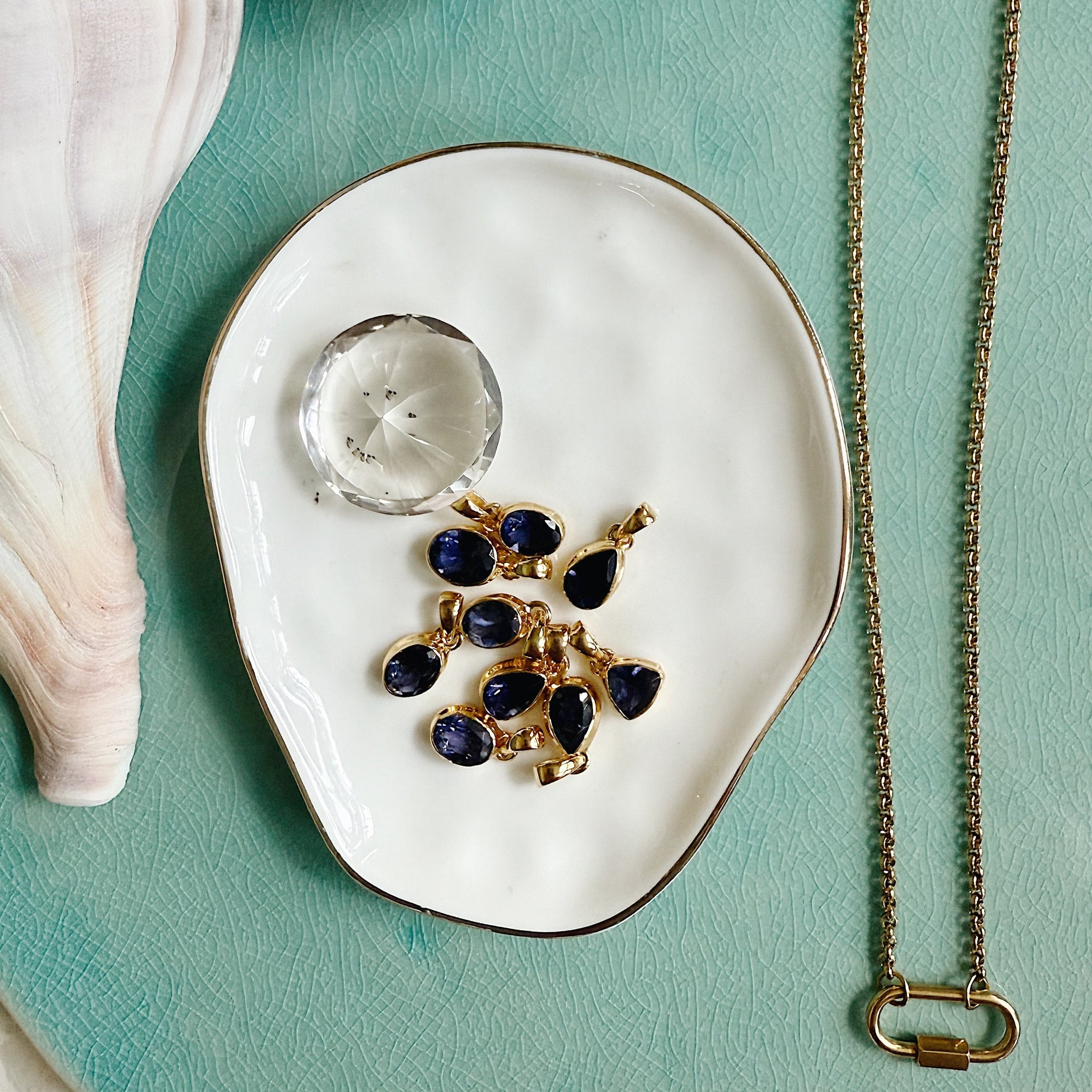 18k gold faceted iolite gemstone pendant