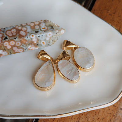 Faceted Thick Bezel Moonstone Pendant | Gold Wild Alabaster